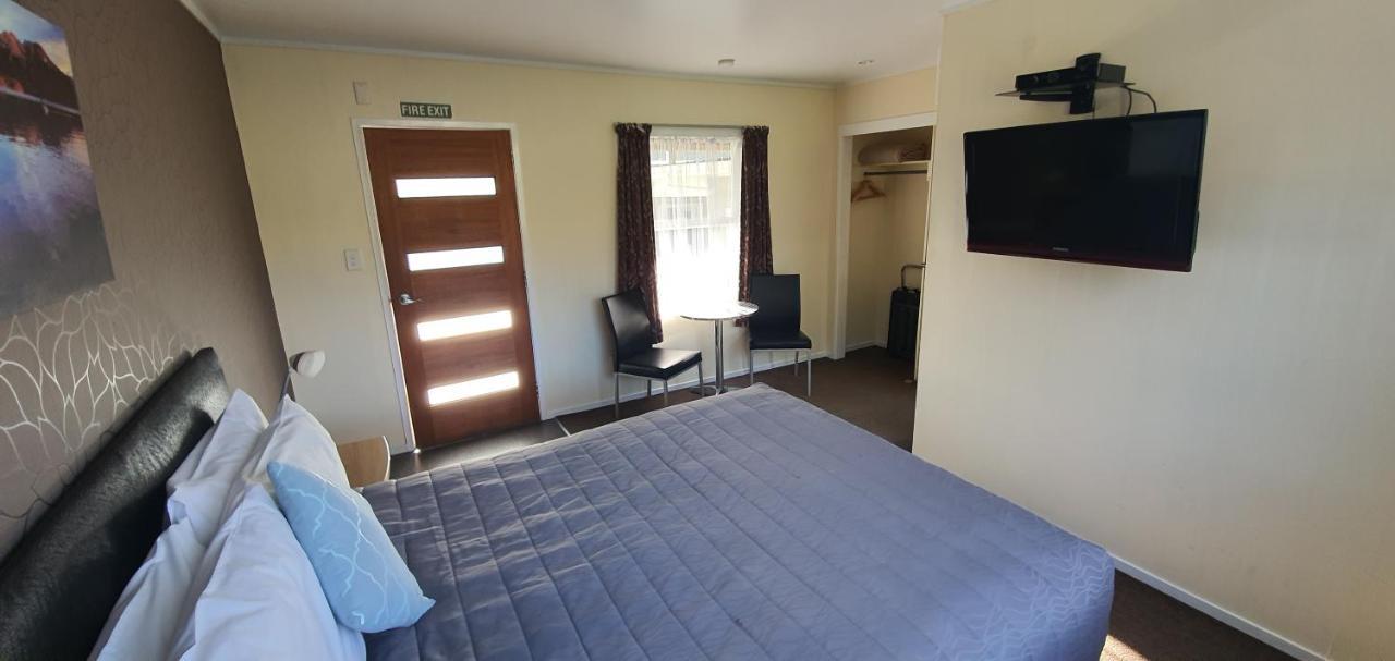 แอคเซ่นต์ ออนเทาโปมอเตอร์ลอดจ์ Motel ภายนอก รูปภาพ